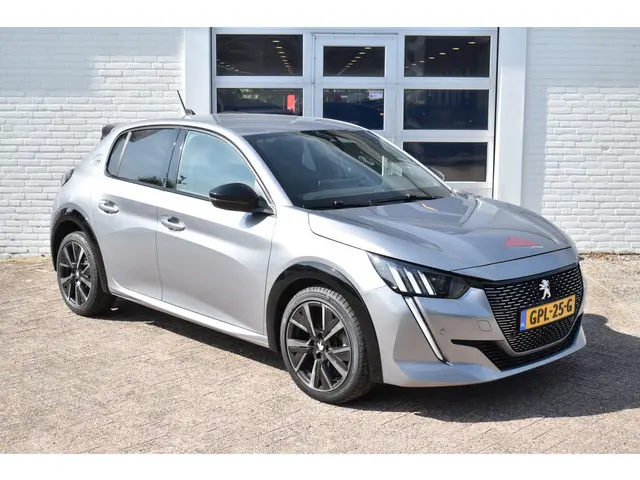 Peugeot 208 PureTech 100 EAT8 GT 2023 Benzine 11