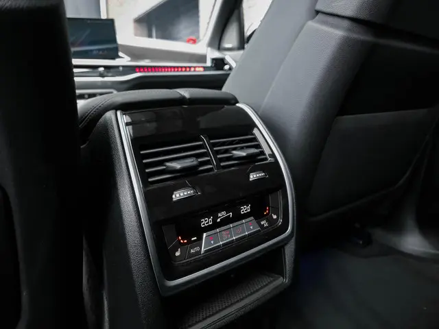 BMW X5 xDrive50e 2023 Hybride Benzine 37