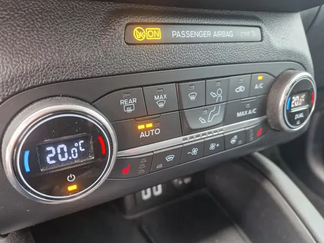 Ford Kuga 2.5 PHEV Titanium 2022 Hybride Benzine 12