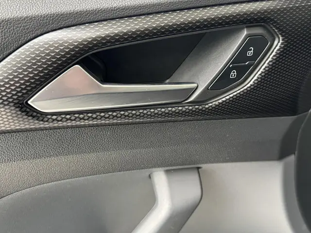 Volkswagen T-Cross 1.0 TSI Life 2020 Benzine 23