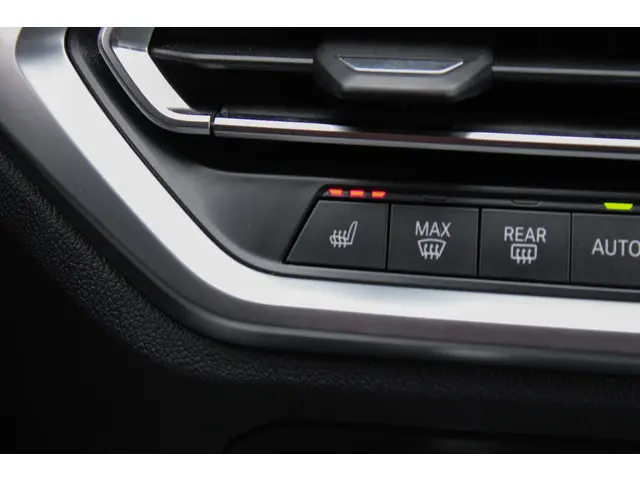 BMW 3 Serie 330i High Executive Edition 2019 Benzine 29