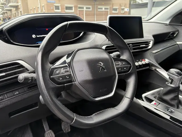Peugeot 3008 1.2 PureTech Allure 2019 Benzine 19