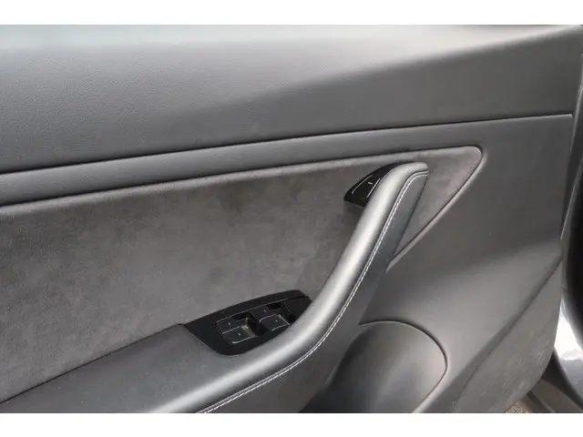 Tesla Model 3 Long Range AWD 75 kWh 2019 Elektrisch 12
