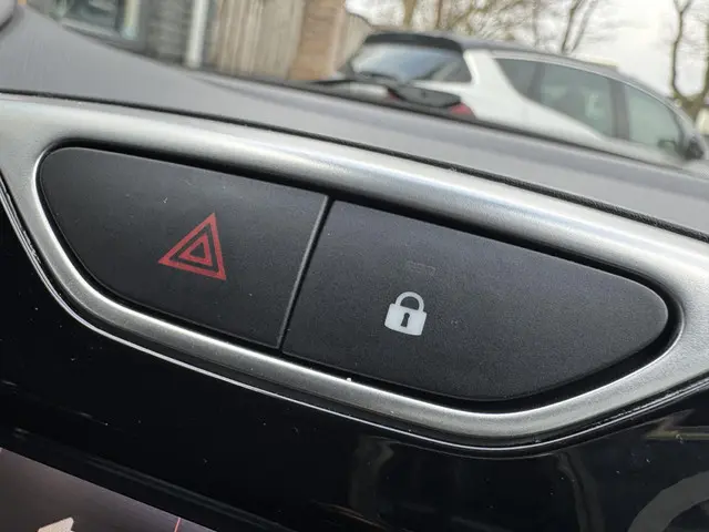 Renault Clio Estate 0.9 TCe Limited 2016 Benzine 28