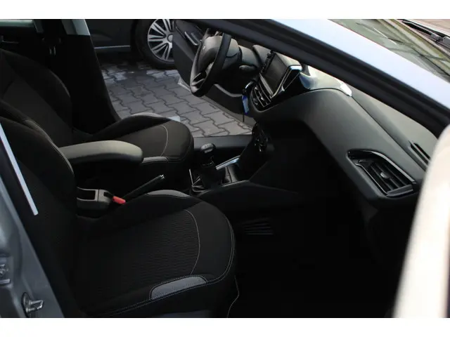 Peugeot 208 1.2 PureT. Blue Lion 2016 Benzine 21