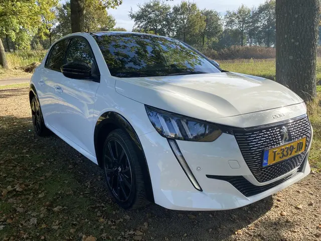 Peugeot 208 1.2 PureTech GT 2023 Benzine 4