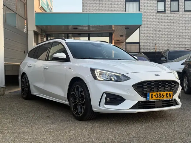 Ford Focus Wagon 1.5 EcoB. ST Line 2021 Benzine 8