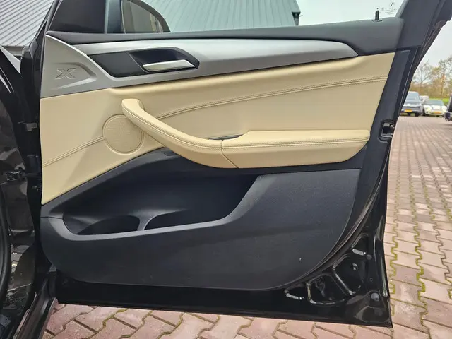 BMW X3 xDrive20i High Executive 2018 Benzine 36