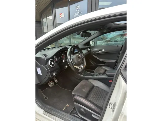 Mercedes-Benz CLA Shooting Brake 180 2018 Benzine 10