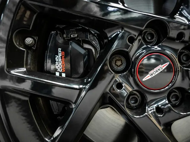 MINI 3-Deurs Cooper C John Cooper Works M 2024 Benzine 32