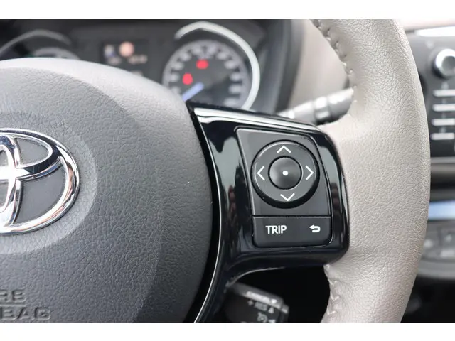 Toyota Yaris 1.5 Hybrid Bi-Tone, 2017 Hybride Benzine 21