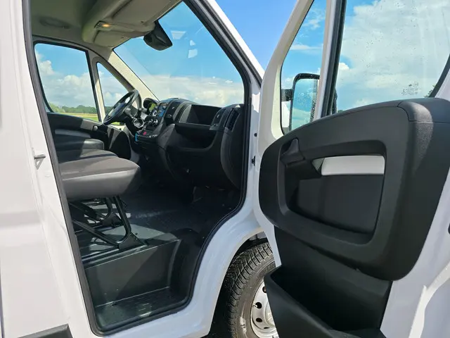 Peugeot Boxer 330 2.2 BlueHDi L2 H2 2021 Diesel 9