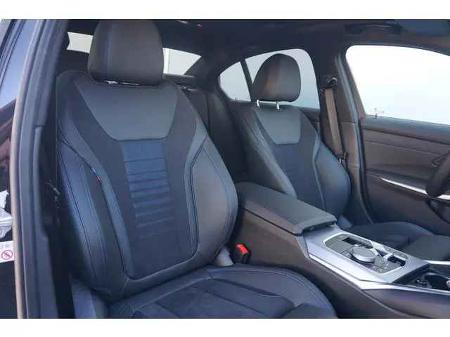 BMW 3 Serie Sedan 320e 2025 Hybride Benzine 8