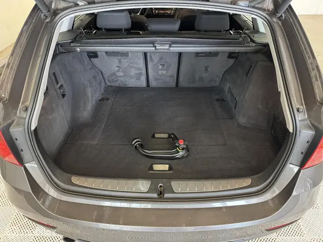 BMW 3 Serie Touring 316i Business 2013 Benzine 19