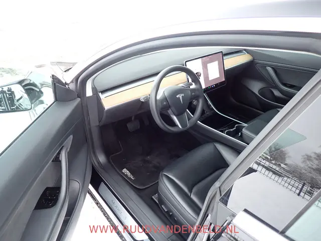Tesla Model 3 SR+ 2020 Elektrisch 7
