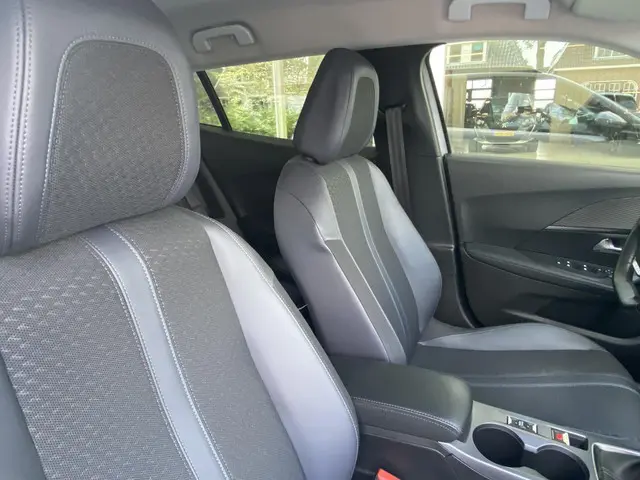 Peugeot 2008 1.2T 130pk Allure 2020 Benzine 14