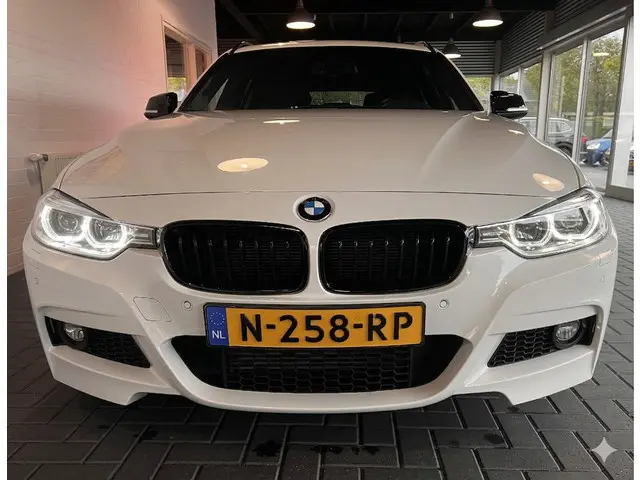 BMW 3 Serie Touring 318i M Sport 2019 Benzine 6