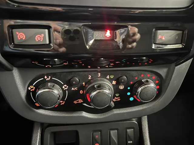 Dacia Duster 1.2 TCe 4x2 Blackshadow 2017 Benzine 23