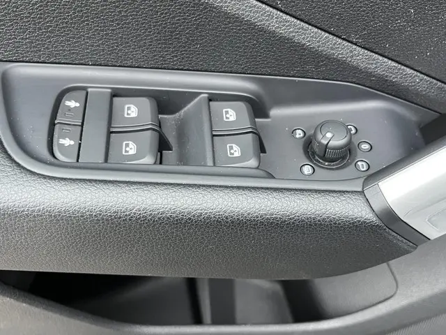 Audi Q2 30 TFSI Business Edition 2021 Benzine 12