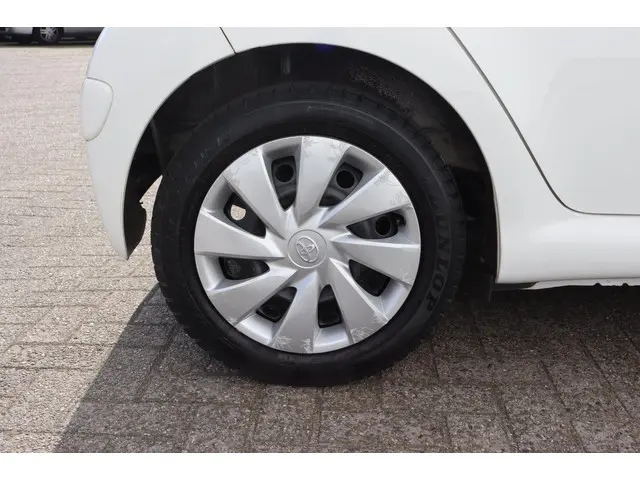 Toyota Aygo 1.0 VVT-i Now, Airco. 2013 Benzine 17