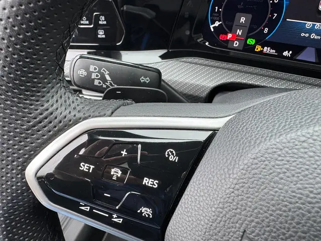 Volkswagen Golf 1.5 eTSI R-Line 2022 Benzine 32