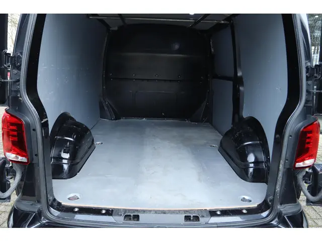 Volkswagen Transporter 2.0 TDI L1H1 30 2020 Diesel 4