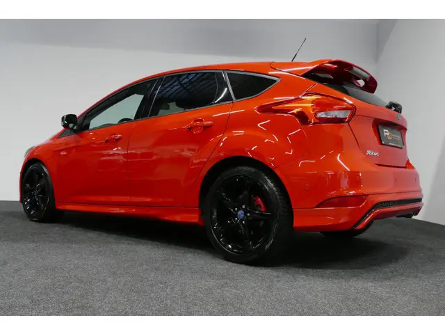 Ford Focus 1.5 Red Edition 2016 Benzine 4