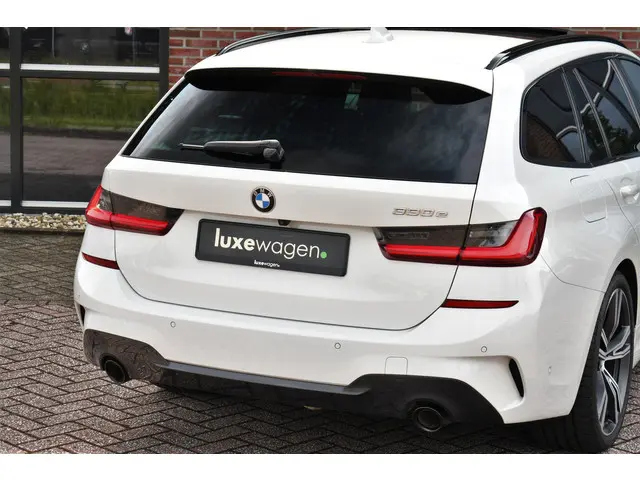 BMW 3 Serie Touring 330e M-Sport 2020 Hybride Benzine 56