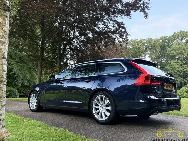 Volvo V90 2.0 T5 Momentum / Orig. NL / NAP 2017 Benzine 66