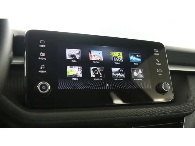 Škoda Fabia 1.0 TSI 95pk Selection 2024 Benzine 33