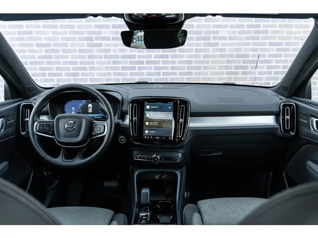 Volvo XC40 2.0 B4 Plus Dark 2025 Benzine 24