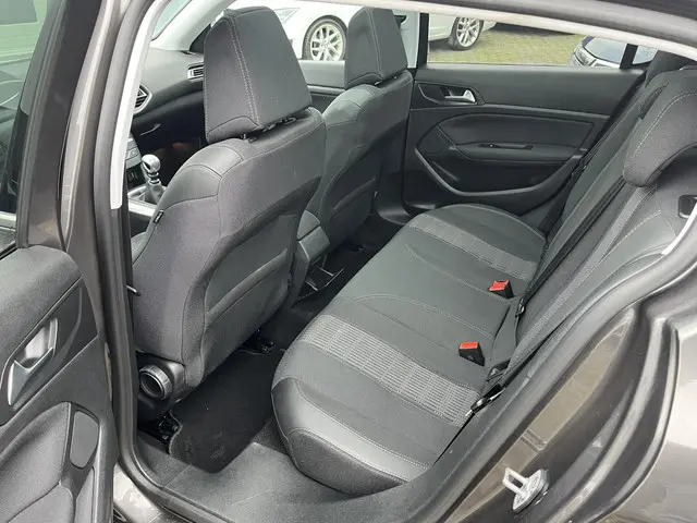 Peugeot 308 1.2 PureTech Allure 2019 Benzine 18