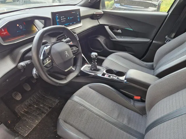 Peugeot 2008 1.2T 130pk Allure Pack 2023 Benzine 4