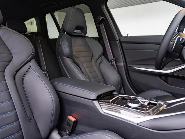 BMW 3 Serie Touring 330e xDrive 2025 Hybride Benzine 10