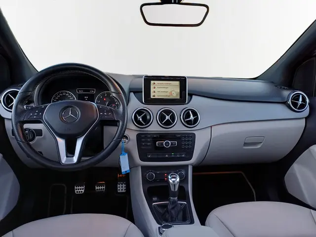 Mercedes-Benz B-Klasse 180 Prestige 2013 Benzine 32