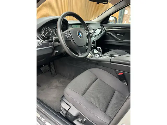 BMW 5 Serie Touring 520i Executive 2013 Benzine 15