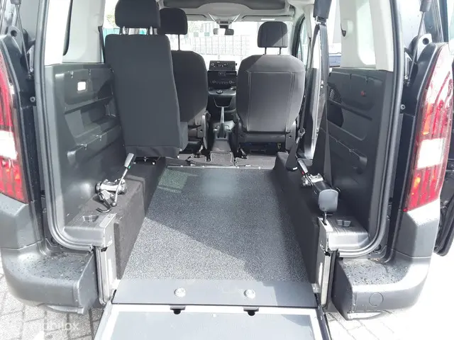 Peugeot Rifter 1.2 Puretech Allure 2021 Benzine 16