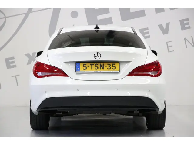 Mercedes-Benz CLA 180 2014 Benzine 13