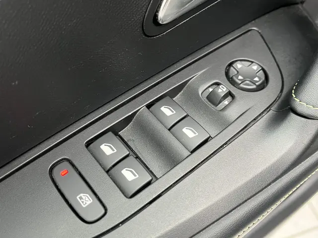 Peugeot e-2008 EV GT Pack 50 kWh 2022 Elektrisch 27