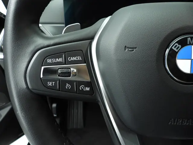 BMW 3 Serie 320i 2023 Benzine 13