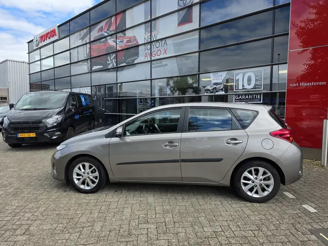 Toyota Auris 1.3 VVT-i 100 PK Now, Trekhaak 2014 Benzine 4