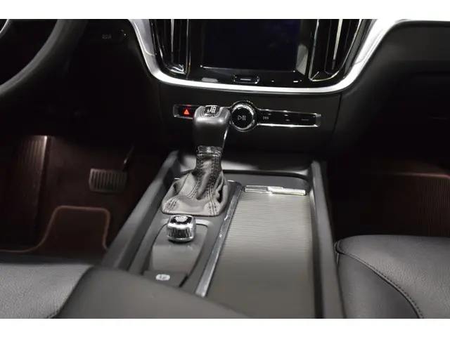 Volvo V60 2.0 T5 250pk AUT8 Momentum 2018 Benzine 6