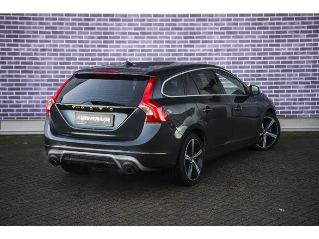 Volvo V60 1.5 T3 R-Design 2017 Benzine 16