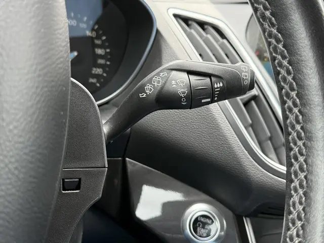 Ford C-MAX 1.0 Titanium 2015 Benzine 17
