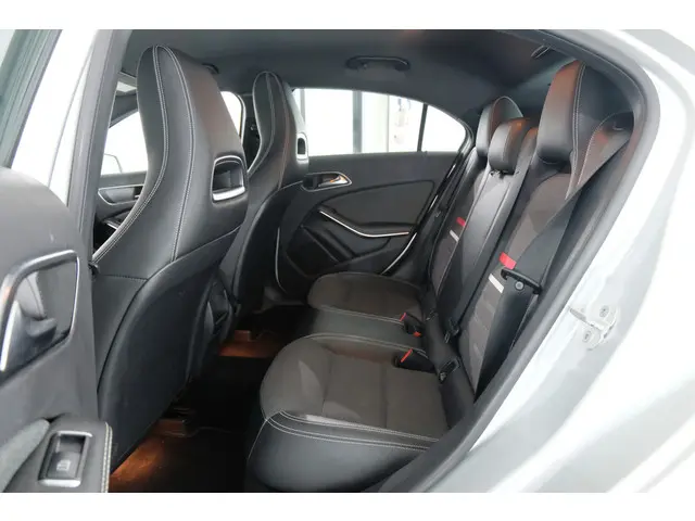Mercedes-Benz A-Klasse 180 2013 Benzine 5