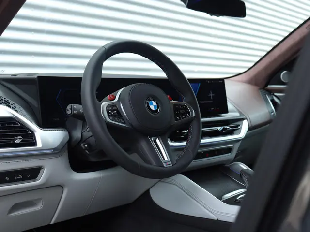 BMW XM 50e 2025 Hybride Benzine 15