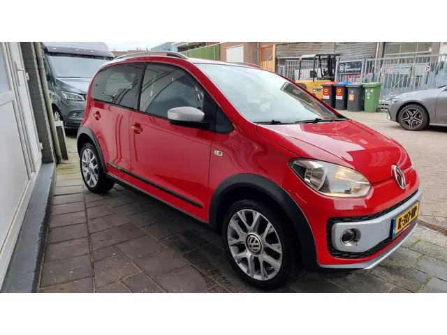 Volkswagen up! 1.0 cross up! BlueMotion 2014 Benzine 4