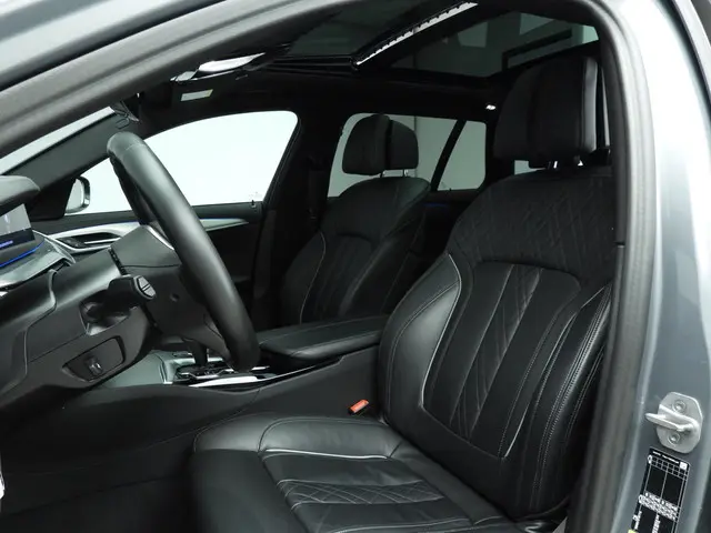 BMW 5 Serie Touring 530e 2024 Hybride Benzine 7