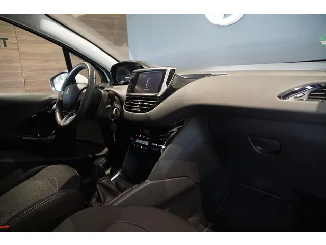 Peugeot 208 1.2 PureTech Allure 2017 Benzine 7