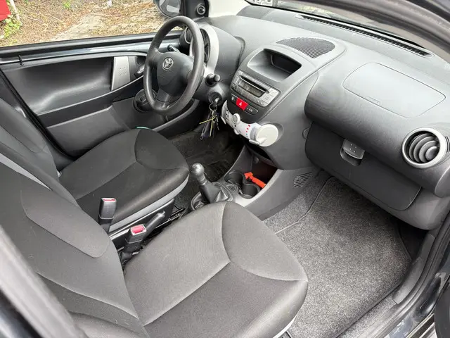 Toyota Aygo 1.0 VVT-i Now 2014 Benzine 13
